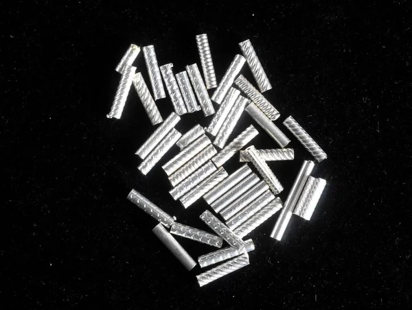 Handgemaakte Sieraden Zilveren Onderdelen Een Zwarte Achtergrond — Stockfoto