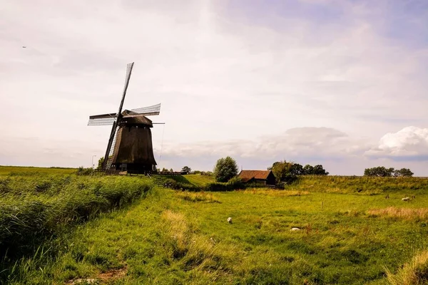 Fotografia Klasycznego Wiatraka Vintage Holandii — Zdjęcie stockowe