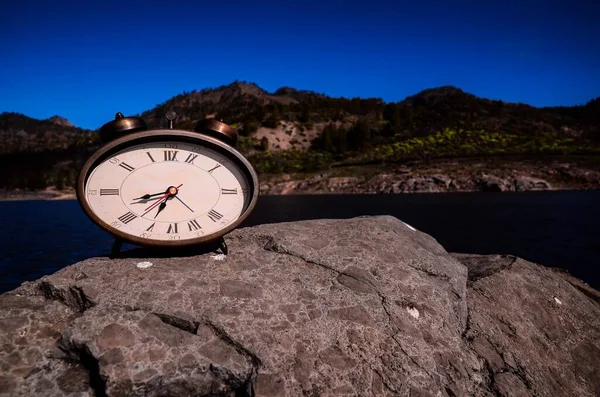 Time Concept Classic Vintage Ρολόι Τσέπης Για Ηφαιστειακά Πετρώματα — Φωτογραφία Αρχείου