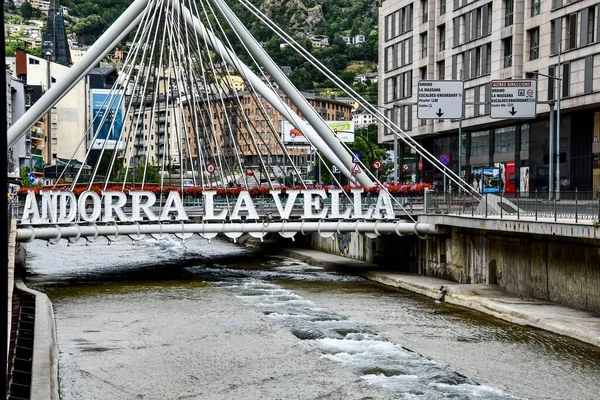 Puente Sobre Río Ciudad Andorra España Foto Como Fondo Imagen —  Fotos de Stock