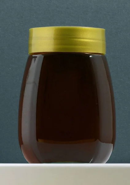 One Full Honey Jar Colored Background — Stock Photo, Image