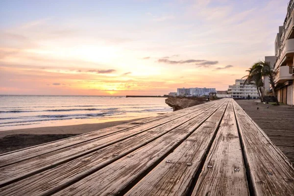 Dřevěné Molo Pláži Při Západu Slunce — Stock fotografie