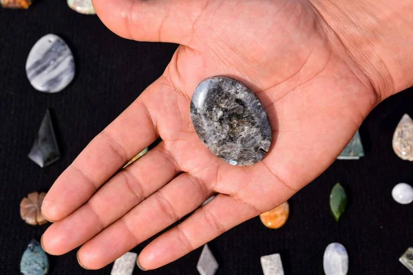 Photo Picture Han Holding Semi Precious Rock Stone Jewel — стоковое фото