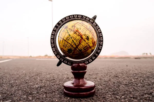 Vintage Globe Asphalt Road — Fotografia de Stock