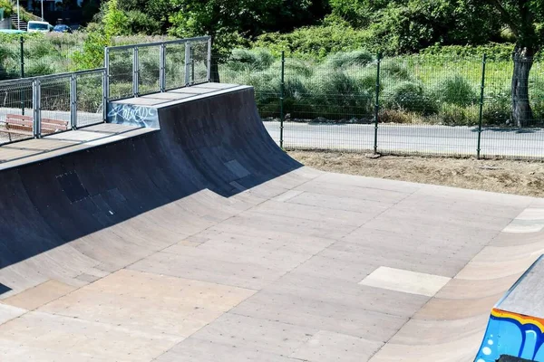 Άδειο Skatepark Στο Πάρκο — Φωτογραφία Αρχείου