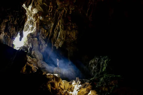 Bela Caverna Nas Montanhas — Fotografia de Stock