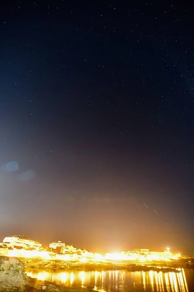 Nachthimmel Mit Stadtbeleuchtung — Stockfoto