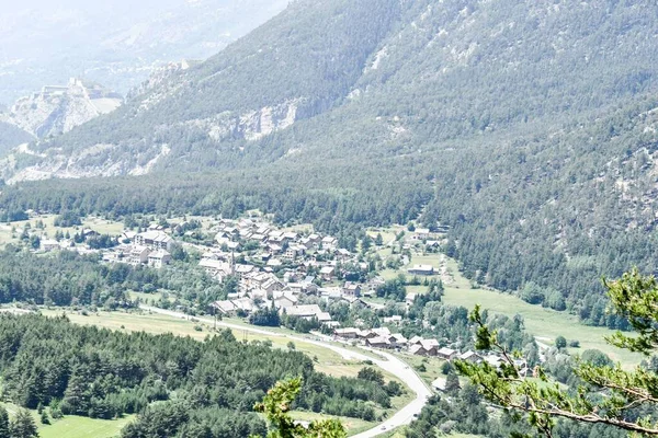 Berglandschaft Mit Einem Dorf — Stockfoto