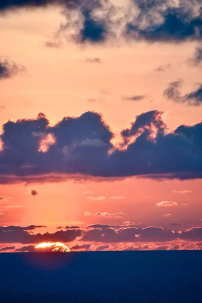 空の美しい雲日没の時間 — ストック写真