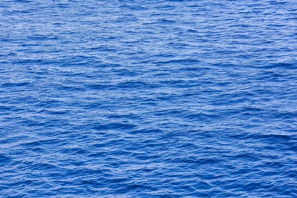 Vista Cerca Del Agua Azul Del Océano Textura Líquida — Foto de Stock