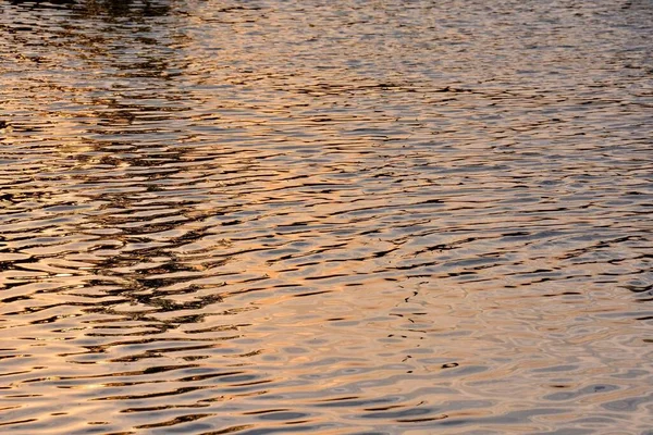 Wasseroberfläche Mit Reflexion Der Meereswellen — Stockfoto