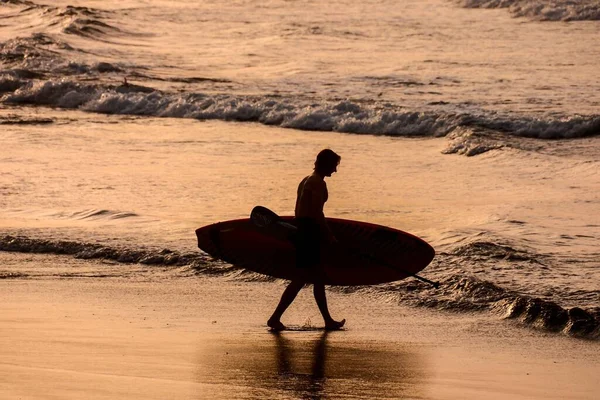 Bellissimo Tramonto Sul Mare Silhouette Del Surfista — Foto Stock