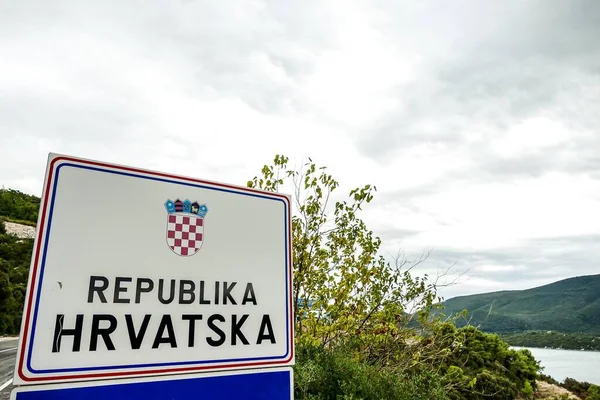 Дорожный Знак Хорватской Республики — стоковое фото