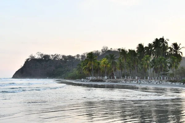 Prachtig Tropisch Strand Met Palmbomen Blauwe Lucht — Stockfoto