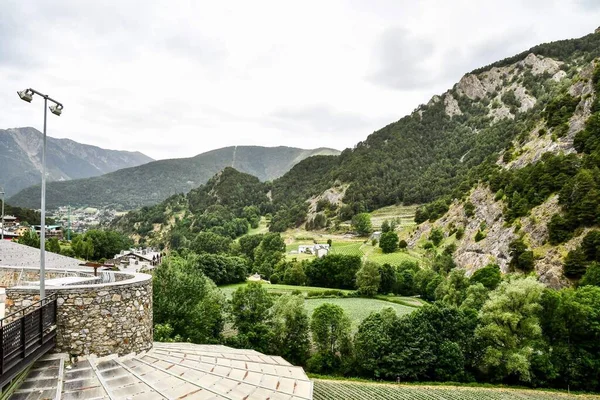 Beau Paysage Avec Des Montagnes — Photo