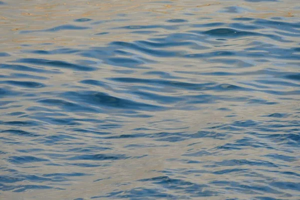 Wasseroberfläche Mit Wellen — Stockfoto