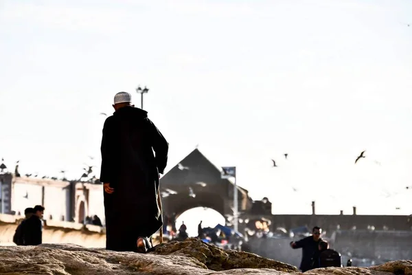 Homme Debout Près Rivière — Photo