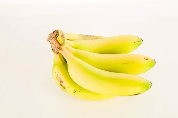 Φρέσκο Ώριμες Μπανάνες Άσπρο Φόντο — Φωτογραφία Αρχείου