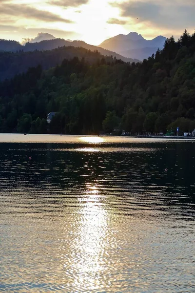Hermoso Atardecer Sobre Lago — Foto de Stock