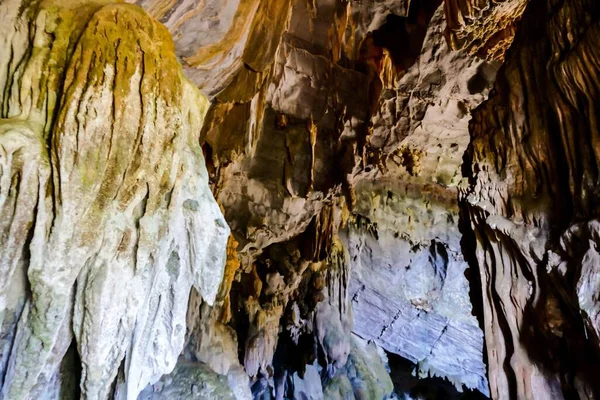 Estalactitas Cueva —  Fotos de Stock