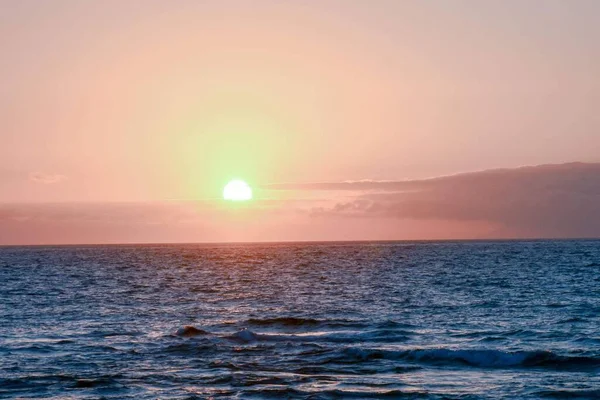 海の上の美しい夕日 — ストック写真