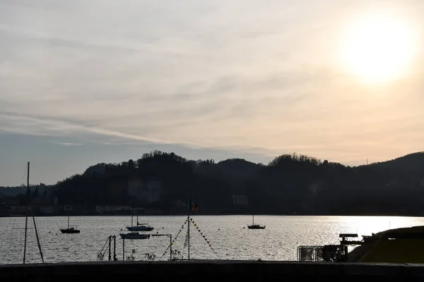 日落时美丽的湖景 — 图库照片
