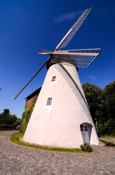 Traditional White Windmill Countryside — Zdjęcie stockowe