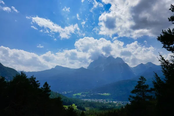 Uma Bela Vista Das Montanhas — Fotografia de Stock