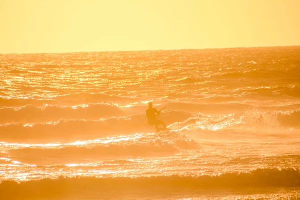 Surfista Individual Atardecer Océano Tranquilo —  Fotos de Stock