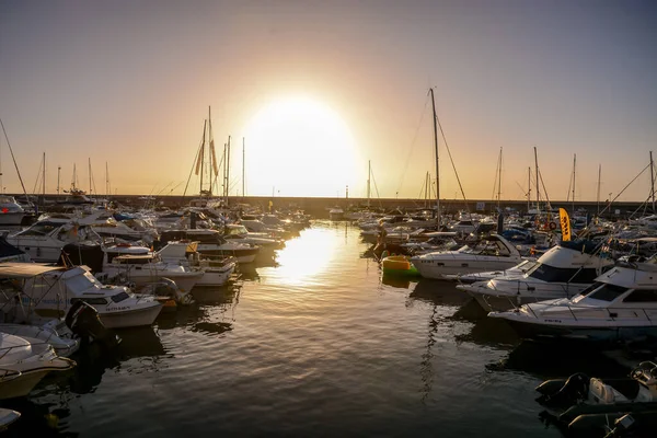 Σκάφη Ηλιοβασίλεμα Όμορφο Καλοκαιρινό Τοπίο — Φωτογραφία Αρχείου
