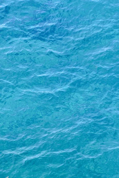 蓝水表面有波纹 — 图库照片
