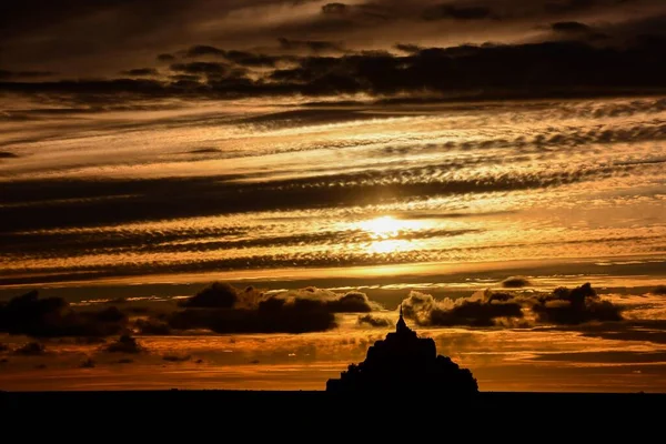 Красивый Вид Закат Силуэта Mont Saint Michel Приливной Остров Нормандия — стоковое фото
