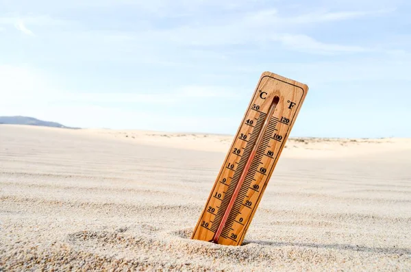 Thermometer Sand Dunes Sunny Summer Day Global Warming — Stockfoto
