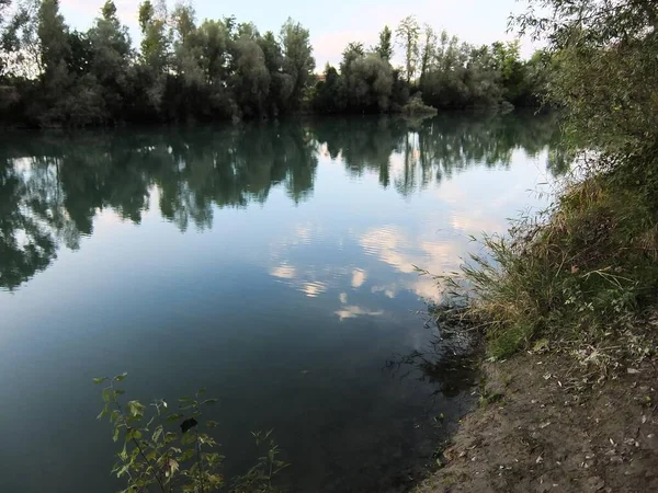 Beau Paysage Avec Lac Arrière Plan — Photo