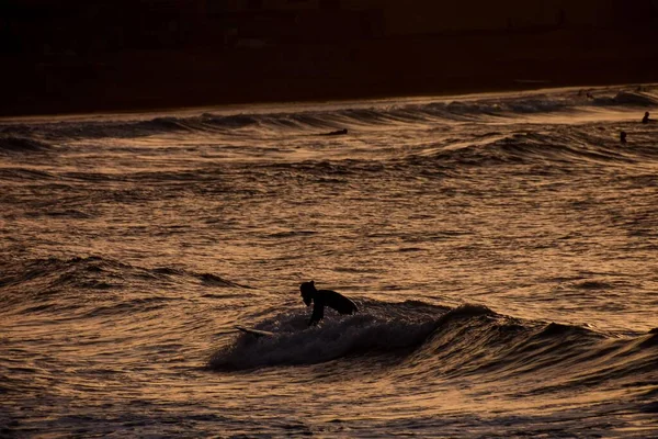 Silhouette Man Surfing Sea — Fotografia de Stock