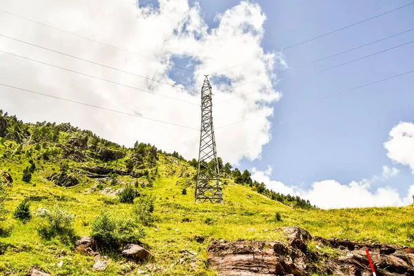 Líneas Eléctricas Alto Voltaje Las Montañas —  Fotos de Stock