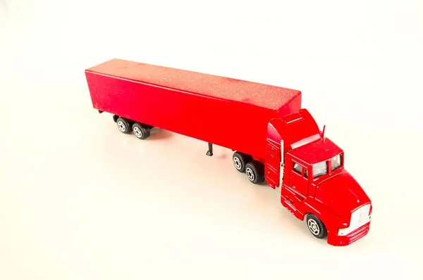 Червона Іграшкова Вантажівка Білому Тлі — стокове фото