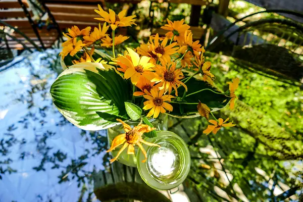 Bouquet Beautiful Flowers Vase Garden Table — Stock Photo, Image