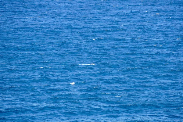 Superficie Agua Azul Con Espuma Blanca — Foto de Stock