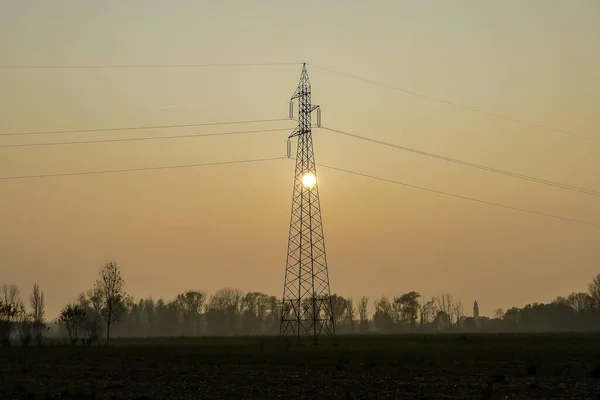 Lignes Électriques Haute Tension Sur Terrain — Photo