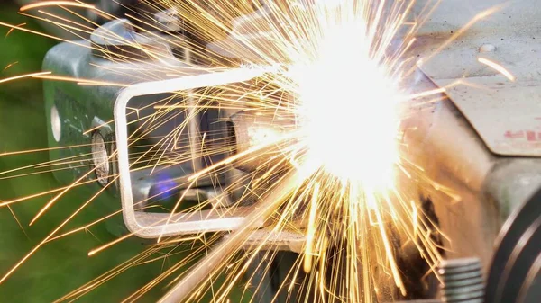 Welder Welding Metal Cutting Steel Sparks — Fotografia de Stock
