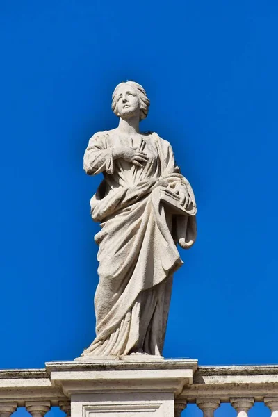 Standbeeld Hemelse Achtergrond Rome Italië — Stockfoto