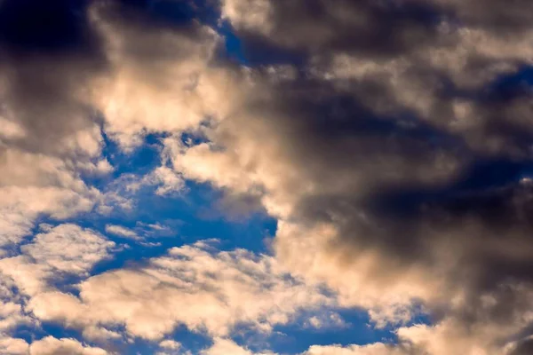 Bellissimo Cielo Con Nuvole Sole — Foto Stock