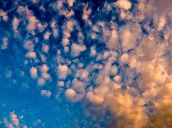Hermoso Cielo Con Nubes Sol — Foto de Stock