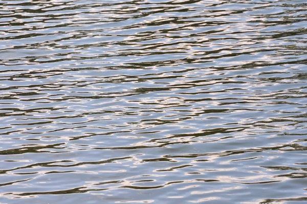 Wasser Plätschert Auf Dem Fluss — Stockfoto