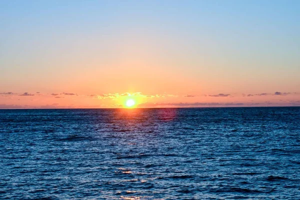 海の上の美しい夕日 — ストック写真