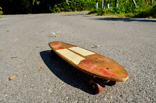 Vieille Planche Roulettes Bois Sur Route — Photo