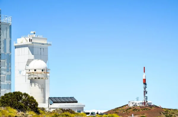 Wit Gebouw Van Observatorium Blauwe Hemel Achtergrond — Stockfoto