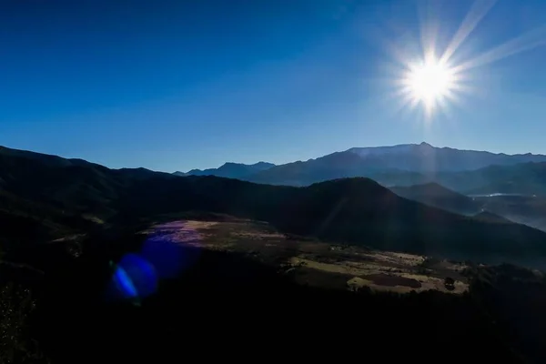 Schöner Sonnenuntergang Den Bergen — Stockfoto