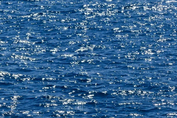 蓝水表面有波纹 — 图库照片